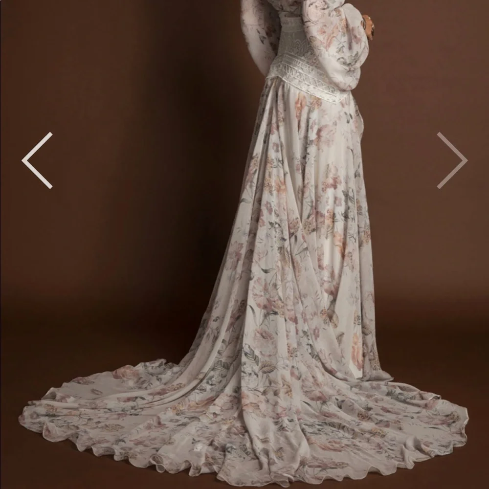 Rue De Seine Nahla Wedding Dress - Picture 4 of 16